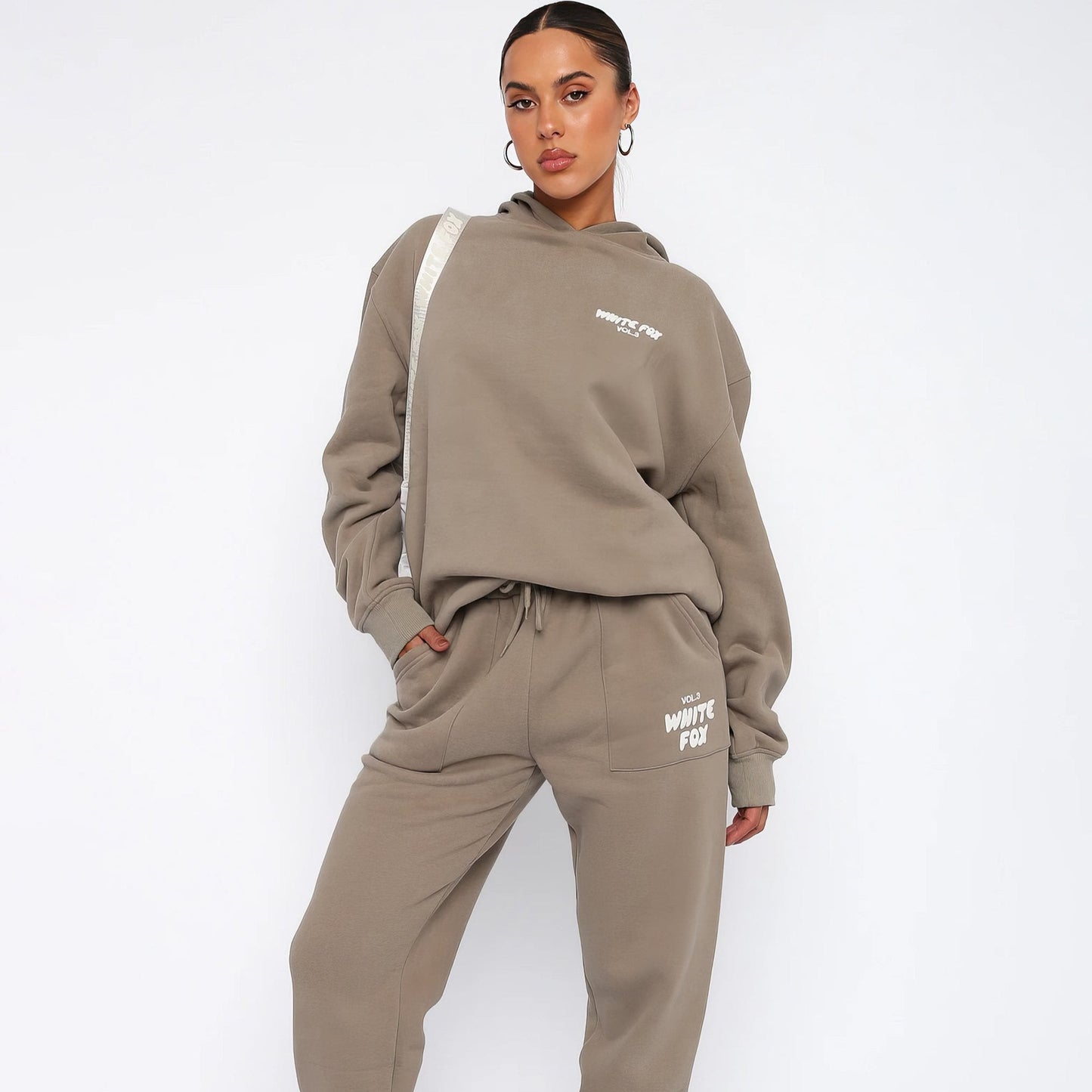 WhiteFox Set – Women’s Two-Piece Hoodie & Pants Tracksuit
